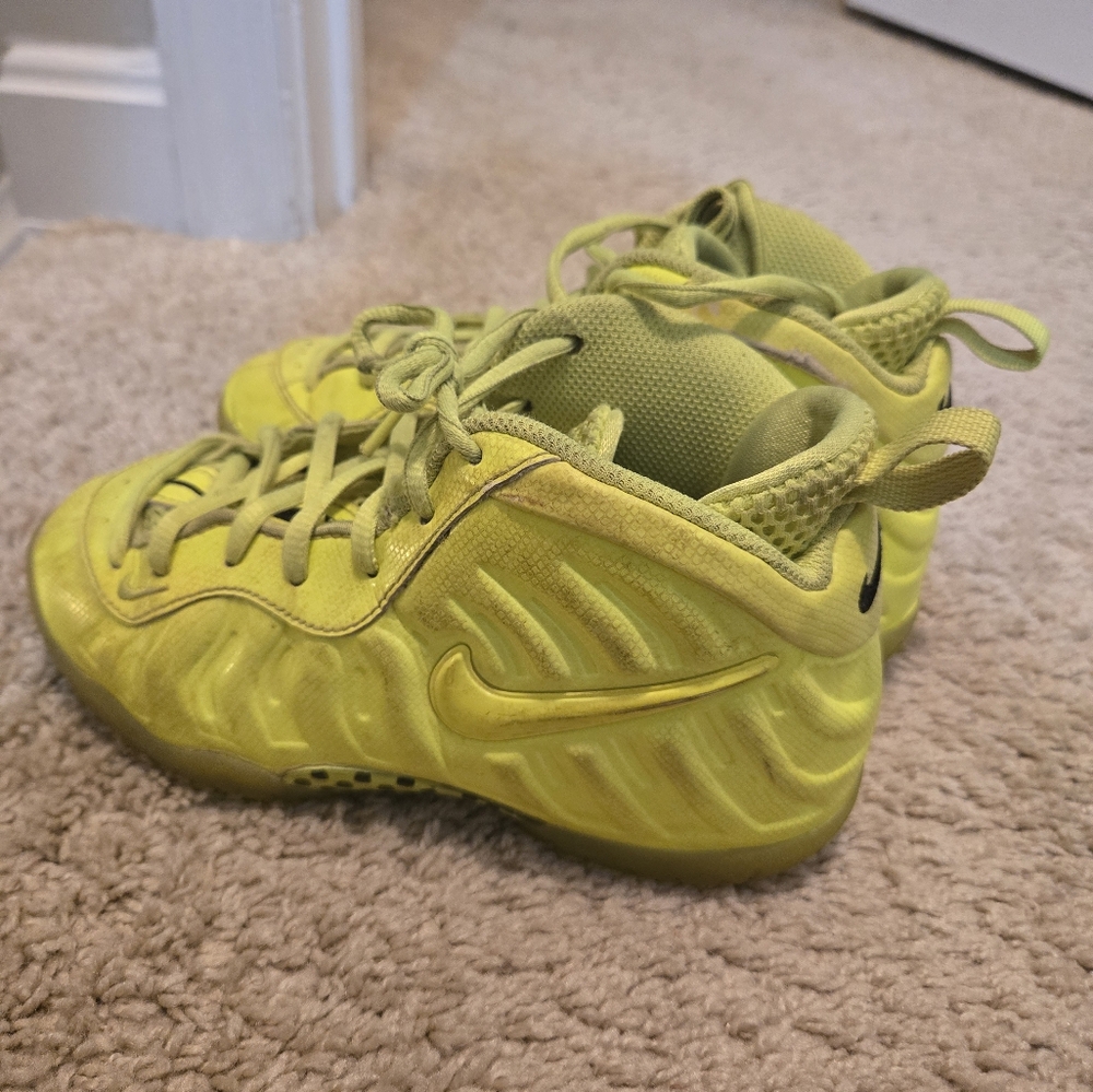 Boys posite sneakers Nike size 1